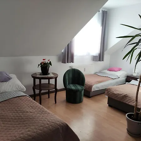 Lesny Dworek Leslaw Zieniewicz * 야로수아비크