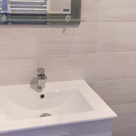 Lesny Dworek Leslaw Zieniewicz 야로수아비크