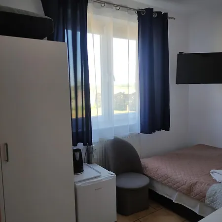 홈스테이 Lesny Dworek Leslaw Zieniewicz 야로수아비크